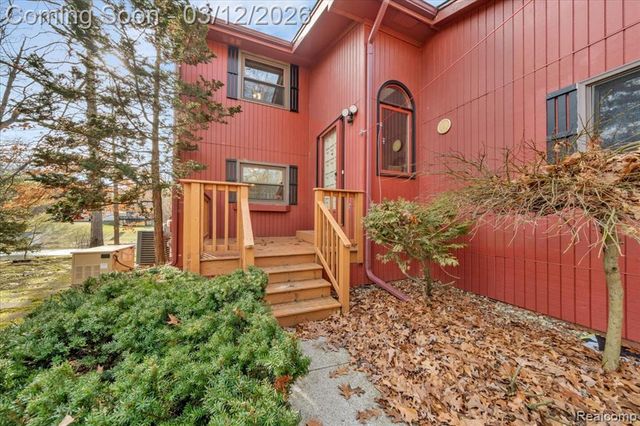 1351 Glen Oak Drive, Holly, MI 48442