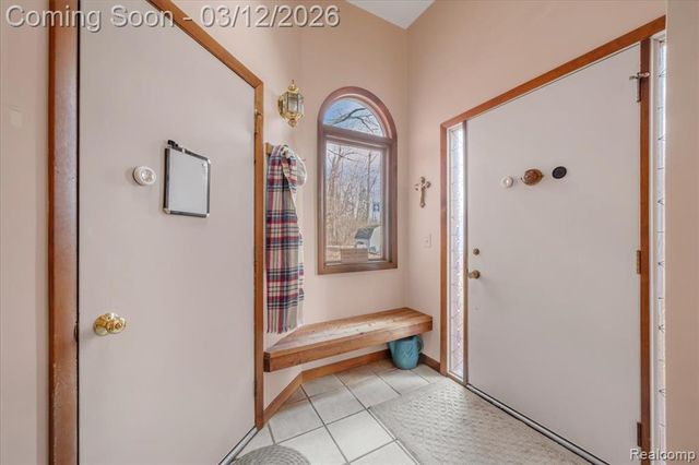 1351 Glen Oak Drive, Holly, MI 48442