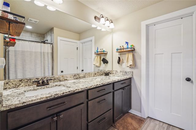 9772 Alderwood Drive, West Des Moines, IA 50266