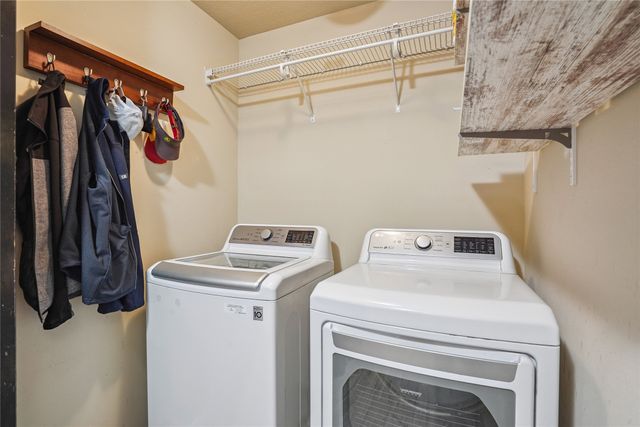 9772 Alderwood Drive, West Des Moines, IA 50266