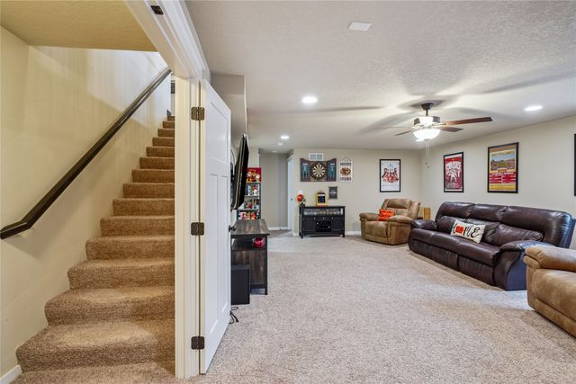 9772 Alderwood Drive, West Des Moines, IA 50266