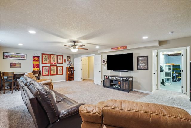 9772 Alderwood Drive, West Des Moines, IA 50266