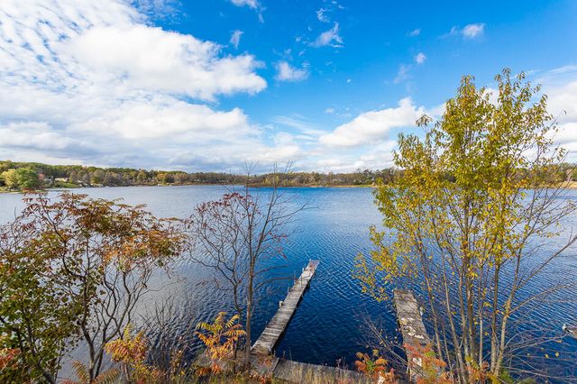 2090 Lake View Drive, Brooklyn, MI 49230