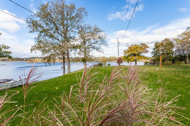 2090 Lake View Drive, Brooklyn, MI 49230