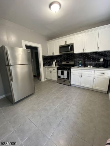 300 Renner Ave, Newark City, NJ 07112