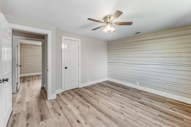 52 Hunters Creek Drive, Huntsville, TX 77340