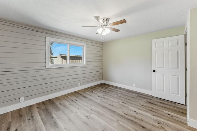 52 Hunters Creek Drive, Huntsville, TX 77340