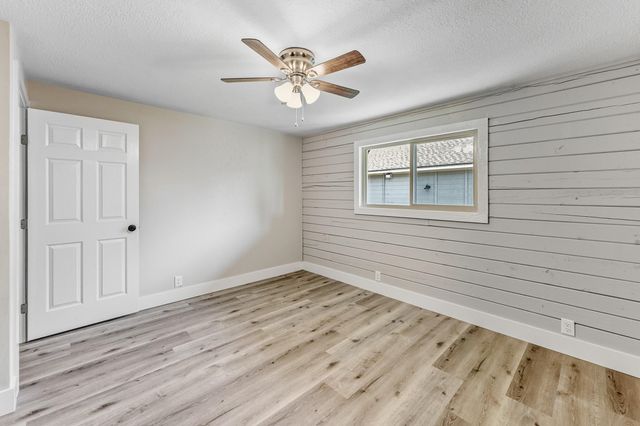 52 Hunters Creek Drive, Huntsville, TX 77340