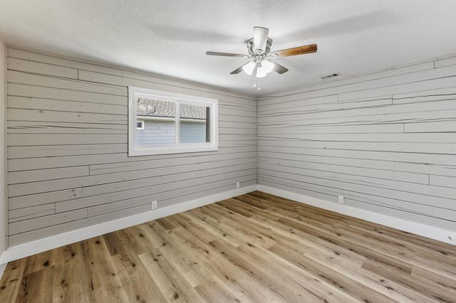 52 Hunters Creek Drive, Huntsville, TX 77340
