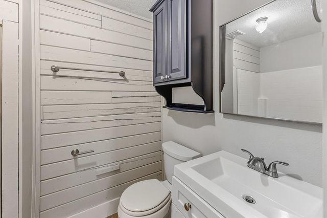 52 Hunters Creek Drive, Huntsville, TX 77340