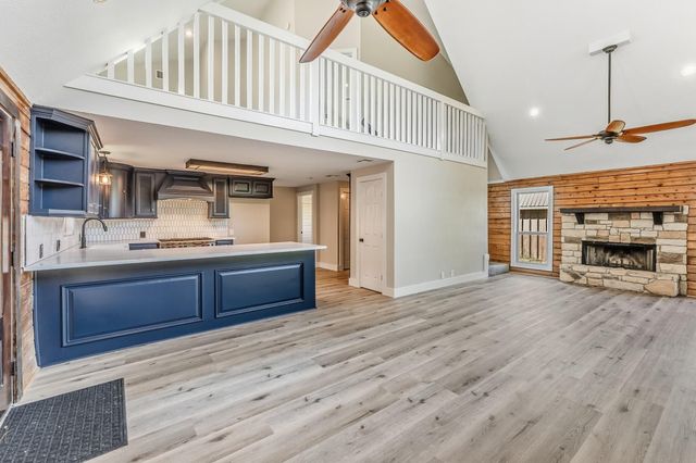 52 Hunters Creek Drive, Huntsville, TX 77340
