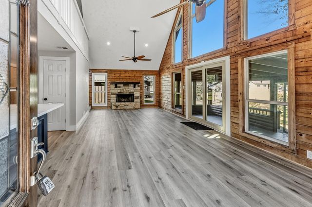 52 Hunters Creek Drive, Huntsville, TX 77340
