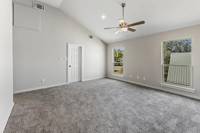 52 Hunters Creek Drive, Huntsville, TX 77340