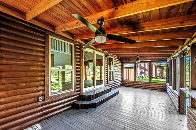 52 Hunters Creek Drive, Huntsville, TX 77340