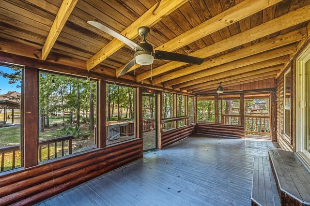 52 Hunters Creek Drive, Huntsville, TX 77340