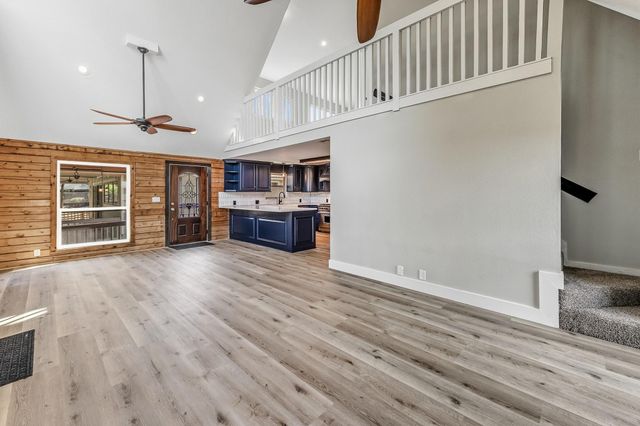 52 Hunters Creek Drive, Huntsville, TX 77340