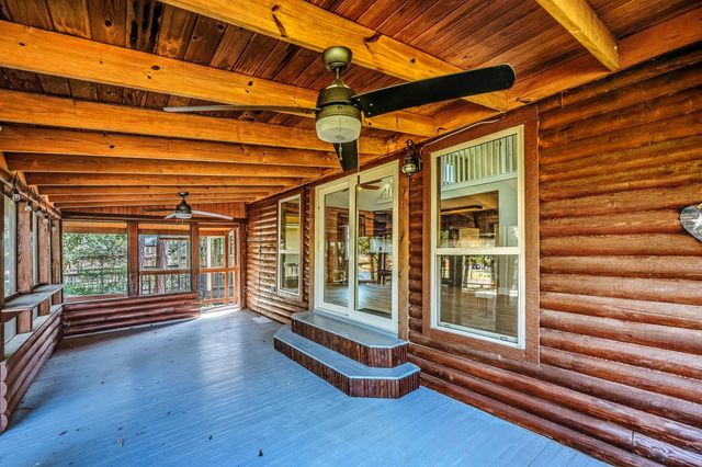 52 Hunters Creek Drive, Huntsville, TX 77340