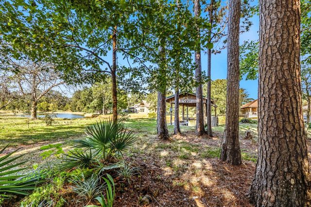 52 Hunters Creek Drive, Huntsville, TX 77340
