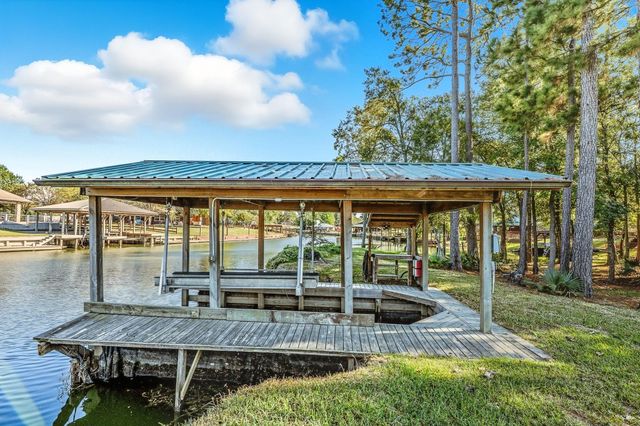 52 Hunters Creek Drive, Huntsville, TX 77340