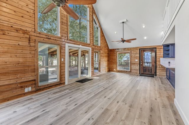 52 Hunters Creek Drive, Huntsville, TX 77340