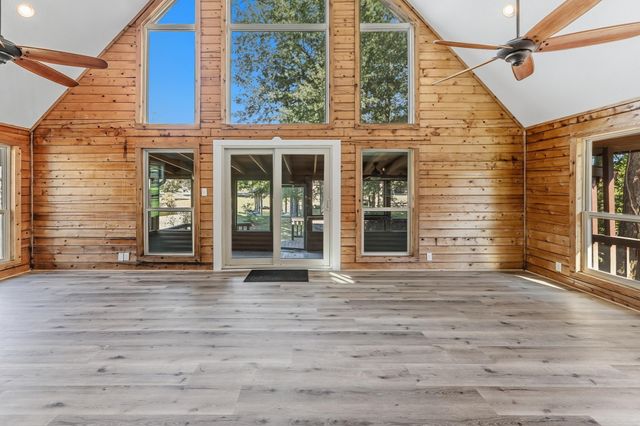 52 Hunters Creek Drive, Huntsville, TX 77340