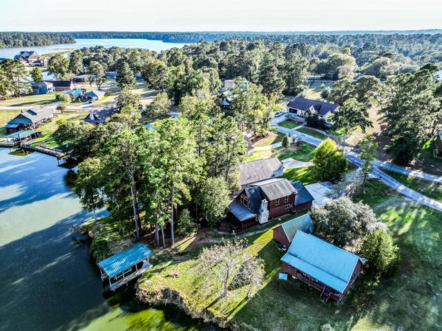 52 Hunters Creek Drive, Huntsville, TX 77340