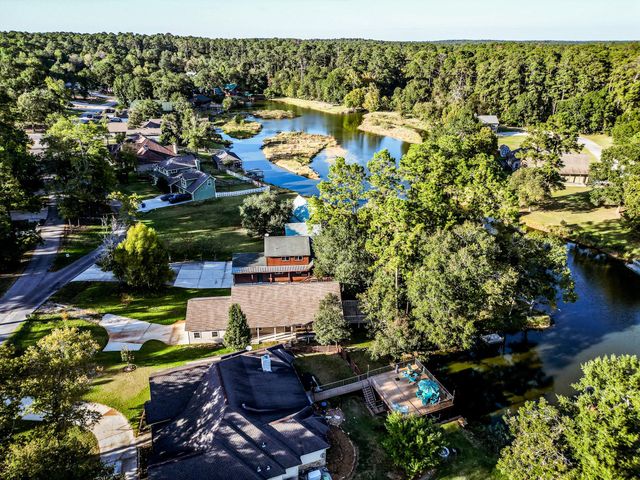 52 Hunters Creek Drive, Huntsville, TX 77340