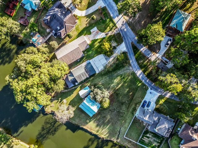 52 Hunters Creek Drive, Huntsville, TX 77340
