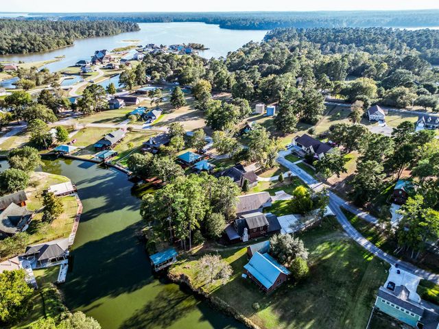 52 Hunters Creek Drive, Huntsville, TX 77340