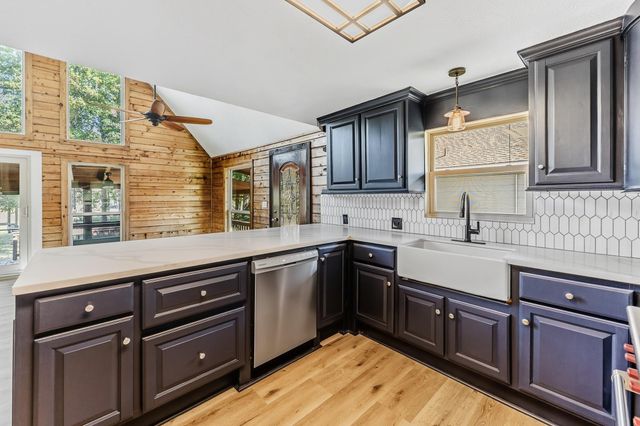 52 Hunters Creek Drive, Huntsville, TX 77340