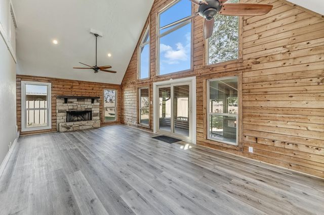 52 Hunters Creek Drive, Huntsville, TX 77340