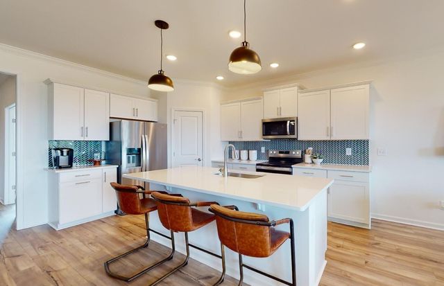 468 Jet Stream Dr, La Vergne, TN 37086