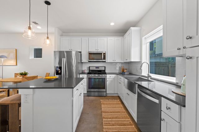 1112 Linden ST B, Austin, TX 78702