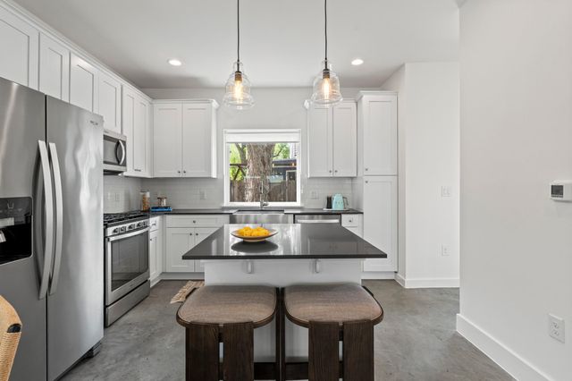 1112 Linden ST B, Austin, TX 78702