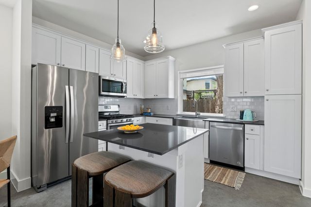 1112 Linden ST B, Austin, TX 78702