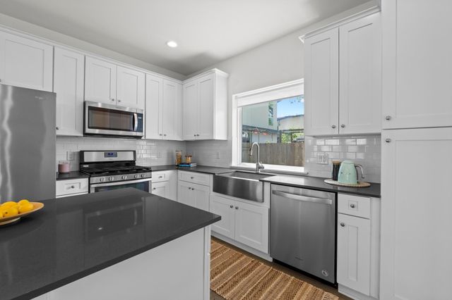 1112 Linden ST B, Austin, TX 78702