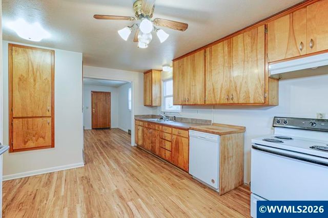 1120 8th St NW, Salem, OR 97304