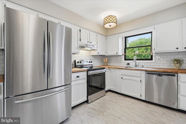 2705 ANDREA DR, Allentown, PA 18103