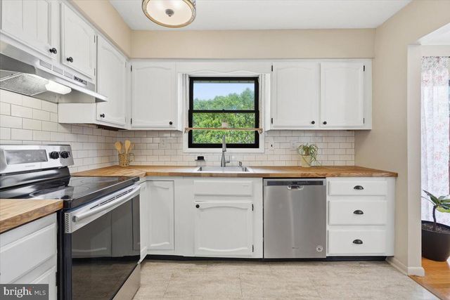 2705 ANDREA DR, Allentown, PA 18103