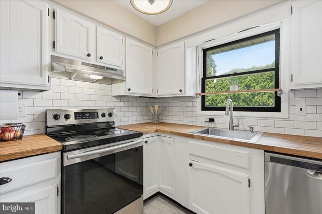 2705 ANDREA DR, Allentown, PA 18103