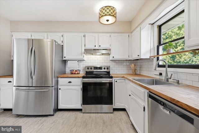 2705 ANDREA DR, Allentown, PA 18103
