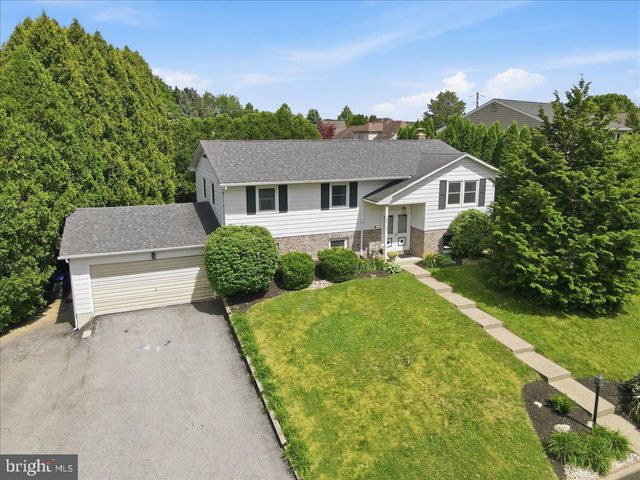 2705 ANDREA DR, Allentown, PA 18103
