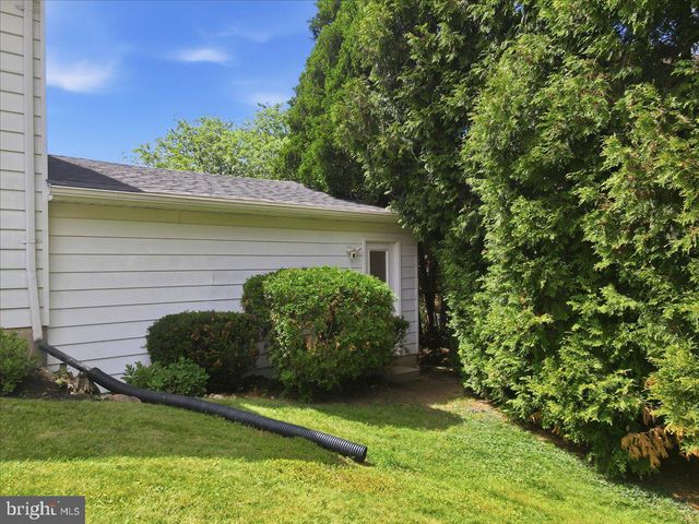 2705 ANDREA DR, Allentown, PA 18103