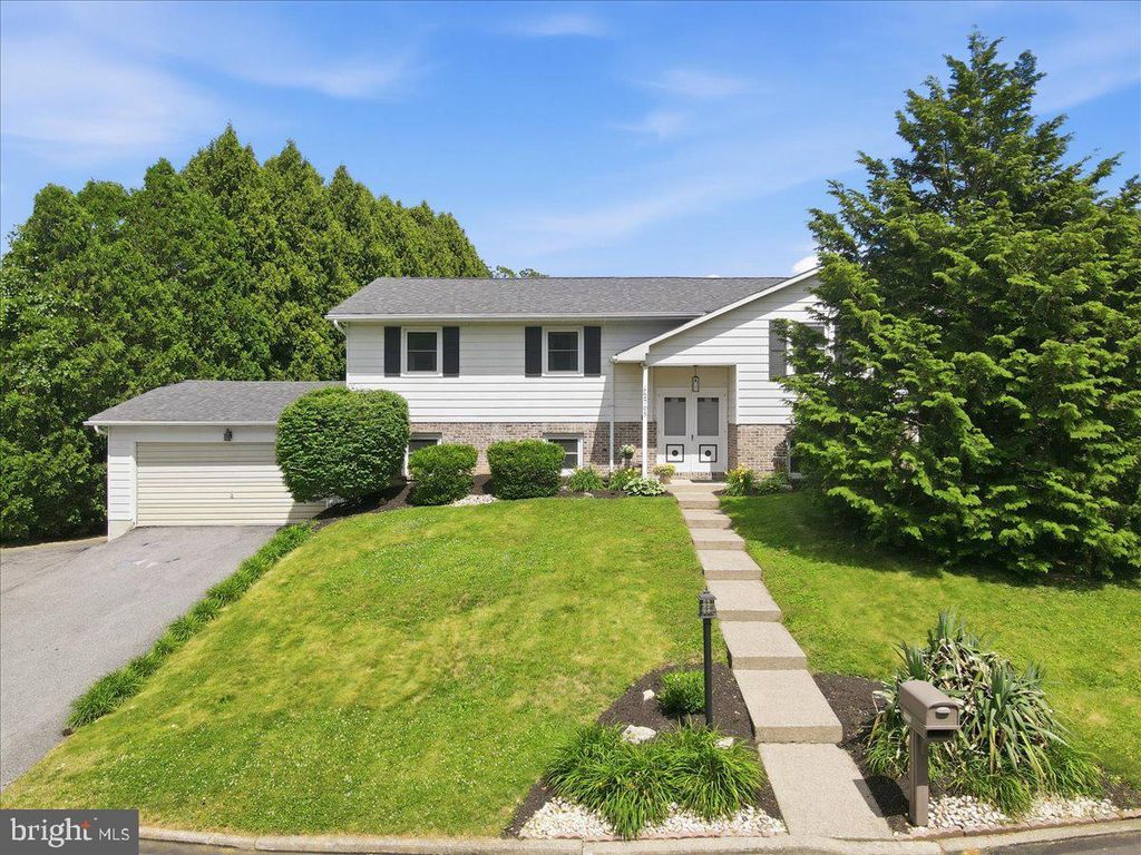 2705 ANDREA DR, Allentown, PA 18103
