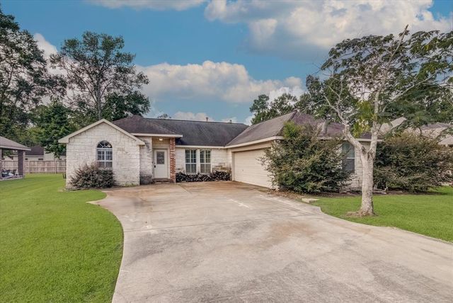 2715 Lake Breeze Lane, Crosby, TX 77532