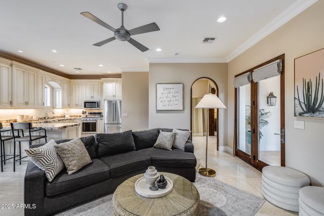 8065 W Expedition Way, Peoria, AZ 85383