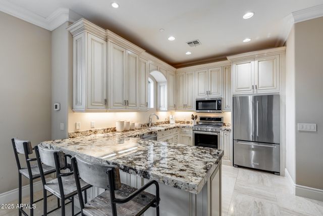 8065 W Expedition Way, Peoria, AZ 85383