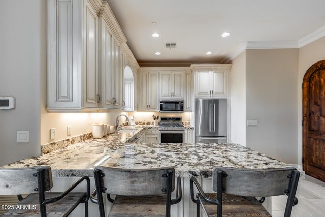 8065 W Expedition Way, Peoria, AZ 85383