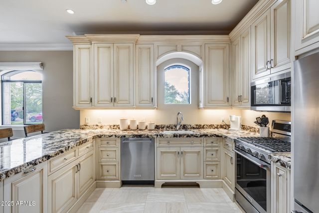 8065 W Expedition Way, Peoria, AZ 85383