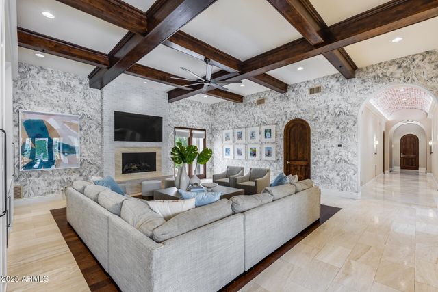 8065 W Expedition Way, Peoria, AZ 85383